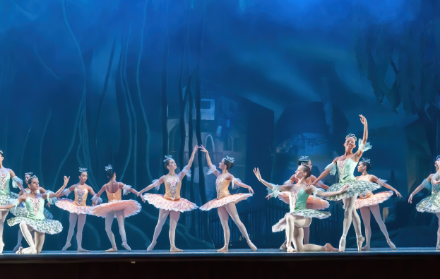"Theater of Estrada Song" des Zentrums für Ästhetische Erziehung von Kindern des Nizhny-Novgorod-Gebiets wird vor Beginn der "Nussknacker"-Vorstellung im Nizhny-Novgorod-TYUZ am 1. Juni auftreten