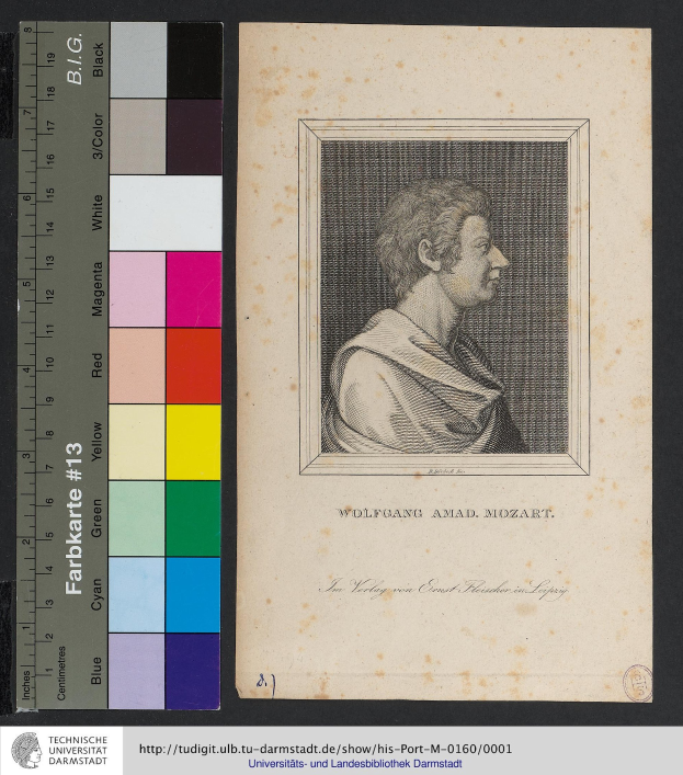 Porträt von Wolfgang Amadeus Mozart mit nachdenklichem Gesichtsausdruck, dunklem kurzen Haar und direktem Blick, begleitet von einer Skala links und Text unten.