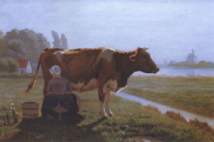 Eine Frau melkt eine Kuh auf einer grünen Wiese mit Pflanzen und Bäumen, mit einem Wasserlauf, einem Haus und einer Windmühle in der Ferne unter einem klaren blauen Himmel.