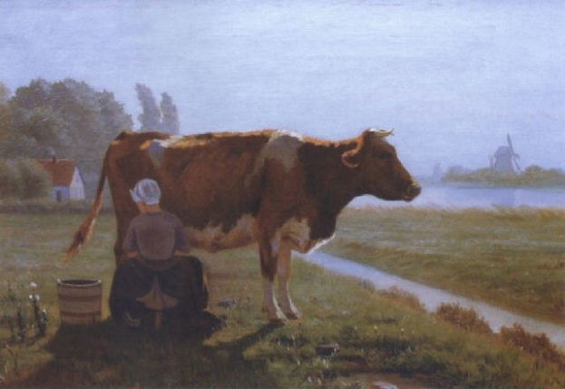 Eine Frau melkt eine Kuh auf einer grünen Wiese mit Pflanzen und Bäumen, mit einem Wasserlauf, einem Haus und einer Windmühle in der Ferne unter einem klaren blauen Himmel.