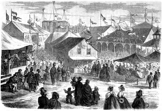 Eine Schwarz-Weiß-Zeichnung eines pulsierenden viktorianischen Karnevals in London, England, mit Zelten, Gebäuden, Fahnen und Polen sowie einem Text am unteren Rand, der 'Victorian Carnival in London, England' lautet.