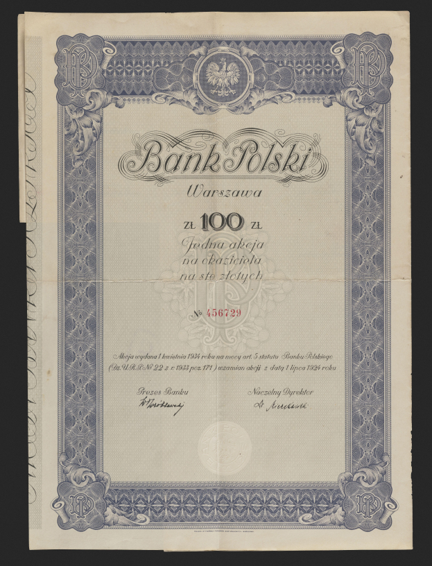 Eine alte Banknote mit einem blauen Rand auf einem schwarzen Hintergrund, die Text und ein Design zeigt, das an ein Wertpapier erinnert.