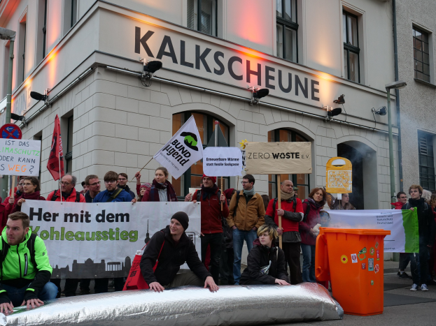 Deutschland, warum weinst du nicht, Deutschland, wovon träumst du?