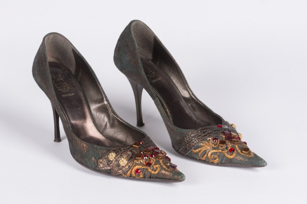 Jimmy Choo Heels von Suki Waterhouse flüstern Romantik bei Power of Women