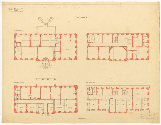 Ein detailliertes Grundriss-Zeichnung von Schloss Schloss in Berlin, Deutschland, das verschiedene Räume, Flure und Textbeschreibungen zeigt.