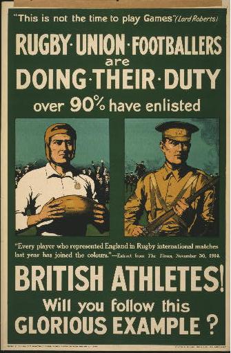 Ein Vintage-Plakat mit zwei Rugby-Union-Fußballern, die ihren Eintritt in den Dienst ankündigen und darauf hinweisen, dass über 90% der britischen Athleten eingezogen sind.