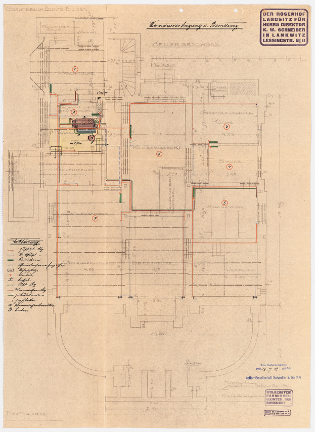 Ein detaillierter architektonischer Grundriss des Rosenhof-Krankenhauses in Hamburg, Deutschland, mit zahlreichen Drähten und Texten, die das Layout beschreiben, einschließlich Räumen, Fluren und anderen Merkmalen.