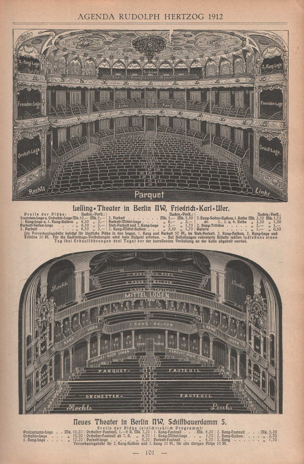 Schwarz-weiß-Illustration eines großen Auditoriums mit Sitzreihen und architektonischen Details, begleitet von gedrucktem Text, der das Layout des Berliner Theaters von 1912 beschreibt.
