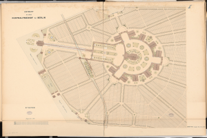 Ein altes Buch mit einer detaillierten Karte von Berlins Straßen, Gebäuden und Sehenswürdigkeiten auf dem Cover, begleitet von Text, der zusätzliche Informationen bietet.
