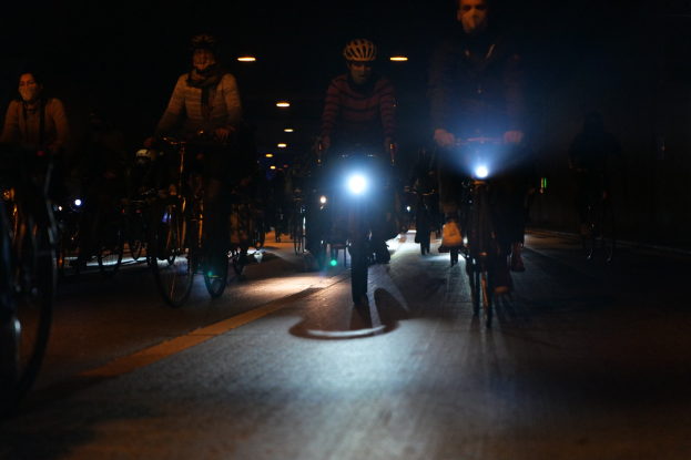 POL-BI: Dunkle Jahreszeit: Radfahrer leicht verletzt