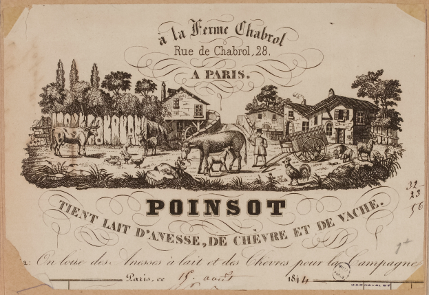 Ein altes Buch mit einer Zeichnung einer Farmszene mit Häusern, Bäumen, Tieren, Menschen und einem Wagen.