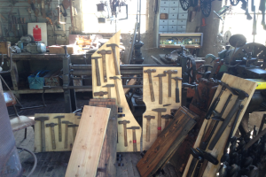 Ein aufgeschlagenes Buch mit dem Titel "Mechanic Institution, for the Advantage of Masters, Journeymen, and Apprenticeships."