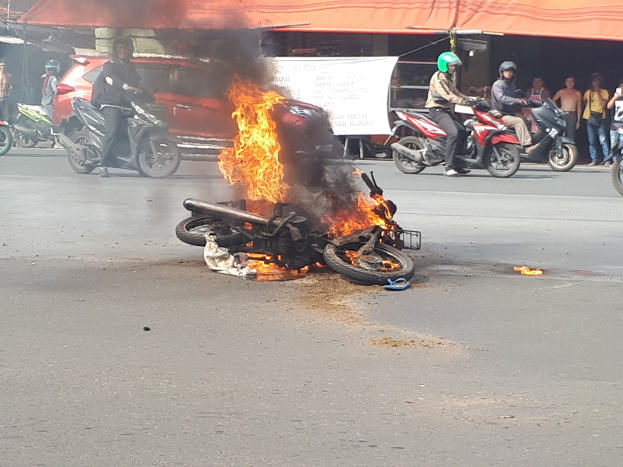 MK-POL: Brand - Autodiebstahl - Kleinmotorräder und E-Scooters gestohlen