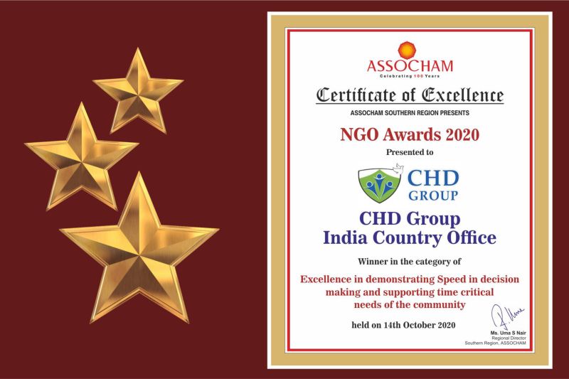 Auszeichnung für die NGO Awards 2020 mit drei Sternen links, Text 'Chd Group India Country Office' rechts und einem Schild-Logo mit Stern und Lorbeerkranz.