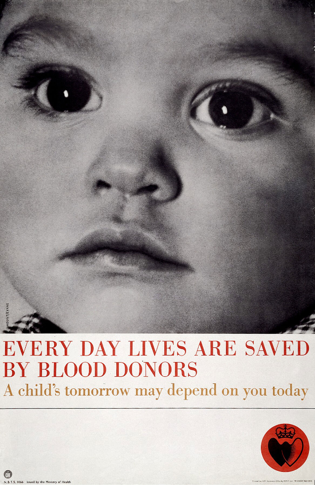 Ein Plakat mit dem Bild eines traurigen Kindergesichts und der Aufschrift "Täglich rettet Blutspenden Leben" in fetter schwarzer Schrift.
